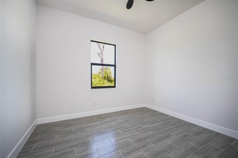 House in Rotonda, Florida 4 bedrooms, 191.75 sq.m. № 1908220 - photo 9