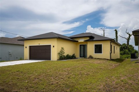 House in Rotonda, Florida 4 bedrooms, 191.75 sq.m. № 1908220 - photo 3