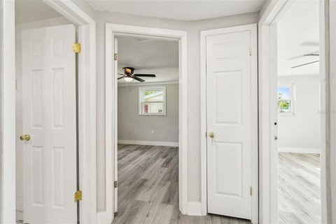 House in Port Richey, Florida 3 bedrooms, 99.59 sq.m. № 1803950 - photo 25