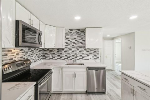 House in Port Richey, Florida 3 bedrooms, 99.59 sq.m. № 1803950 - photo 13