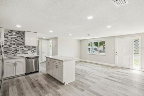 House in Port Richey, Florida 3 bedrooms, 99.59 sq.m. № 1803950 - photo 19