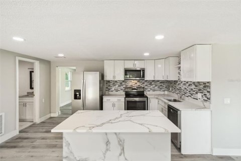 House in Port Richey, Florida 3 bedrooms, 99.59 sq.m. № 1803950 - photo 17