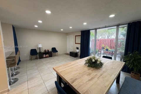 Touwnhouse à louer à Miami, Floride: 3 chambres, 140.28 m2 № 1999495 - photo 4