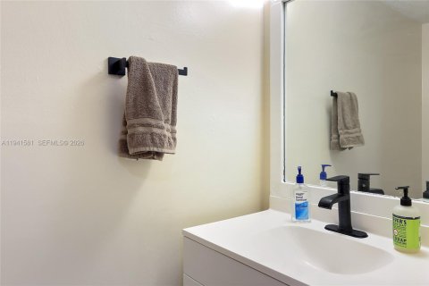 Touwnhouse à louer à Miami, Floride: 3 chambres, 140.28 m2 № 1999495 - photo 7