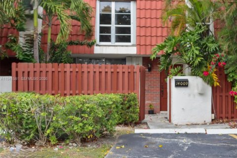 Touwnhouse à louer à Miami, Floride: 3 chambres, 140.28 m2 № 1999495 - photo 2