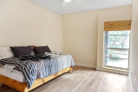 Touwnhouse à louer à Miami, Floride: 3 chambres, 140.28 m2 № 1999495 - photo 12