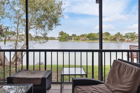 Touwnhouse à Miami, Floride 3 chambres, 140.28 m2 № 1999495