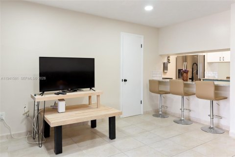 Touwnhouse à louer à Miami, Floride: 3 chambres, 140.28 m2 № 1999495 - photo 8