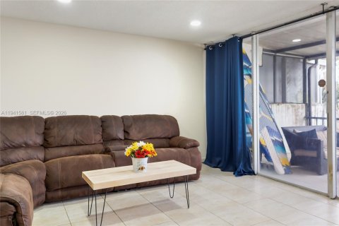 Touwnhouse à louer à Miami, Floride: 3 chambres, 140.28 m2 № 1999495 - photo 9