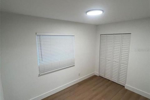 House in Saint Petersburg, Florida 3 bedrooms, 98.1 sq.m. № 1880927 - photo 6