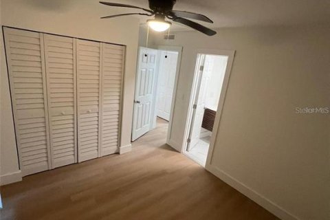 House in Saint Petersburg, Florida 3 bedrooms, 98.1 sq.m. № 1880927 - photo 15