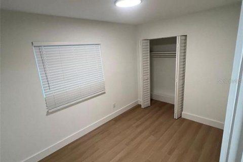 House in Saint Petersburg, Florida 3 bedrooms, 98.1 sq.m. № 1880927 - photo 5