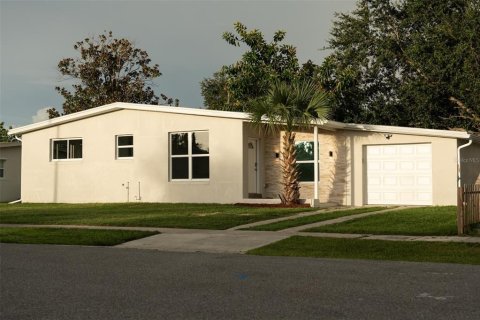 House in Port Charlotte, Florida 3 bedrooms, 102.19 sq.m. № 1838785 - photo 1