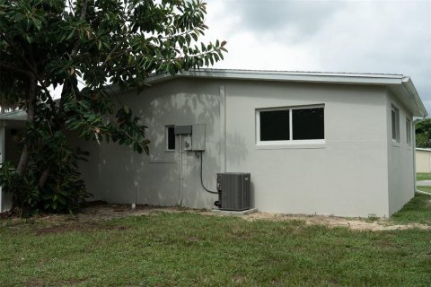 House in Port Charlotte, Florida 3 bedrooms, 102.19 sq.m. № 1838785 - photo 30