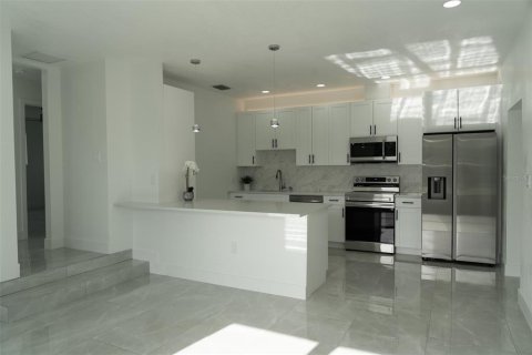 House in Port Charlotte, Florida 3 bedrooms, 102.19 sq.m. № 1838785 - photo 7