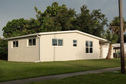 House in Port Charlotte, Florida 3 bedrooms, 102.19 sq.m. № 1838785 - photo 25