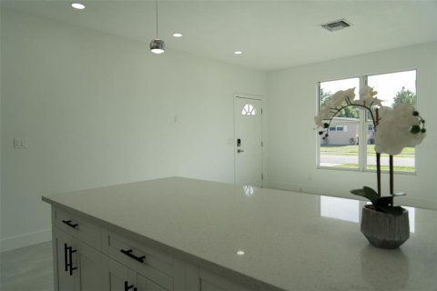 House in Port Charlotte, Florida 3 bedrooms, 102.19 sq.m. № 1838785 - photo 12