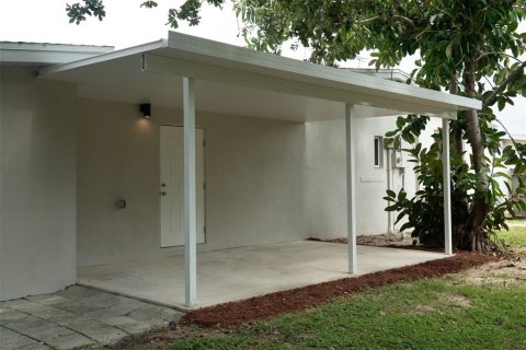 House in Port Charlotte, Florida 3 bedrooms, 102.19 sq.m. № 1838785 - photo 29