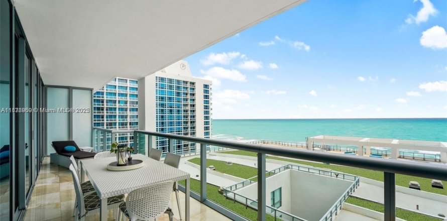 Condominio en Miami Beach, Florida, 2 dormitorios  № 1834421