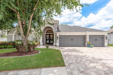 House in Odessa, Florida 4 bedrooms, 254.83 sq.m. № 1808429 - photo 1