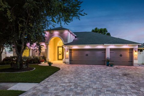 House in Odessa, Florida 4 bedrooms, 254.83 sq.m. № 1808429 - photo 6