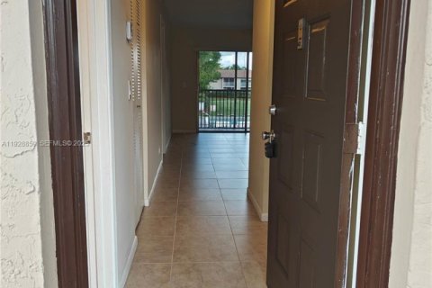 Снять в аренду кондоминиум в Корал-Спрингс, Флорида 1 спальня, 57.6м2, № 1992238 - фото 11