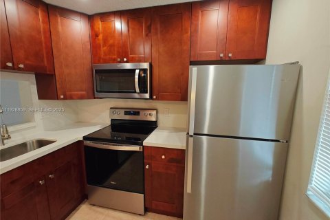 Снять в аренду кондоминиум в Корал-Спрингс, Флорида 1 спальня, 57.6м2, № 1992238 - фото 4