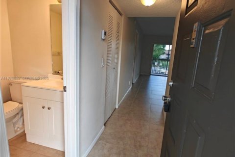 Снять в аренду кондоминиум в Корал-Спрингс, Флорида 1 спальня, 57.6м2, № 1992238 - фото 8