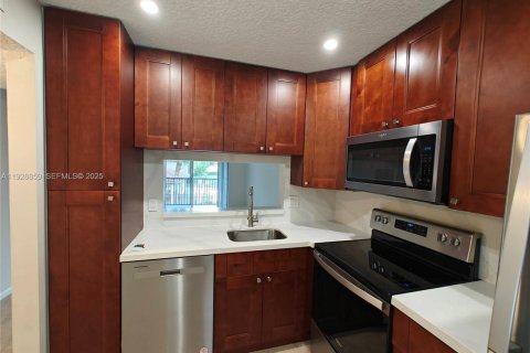 Снять в аренду кондоминиум в Корал-Спрингс, Флорида 1 спальня, 57.6м2, № 1992238 - фото 2