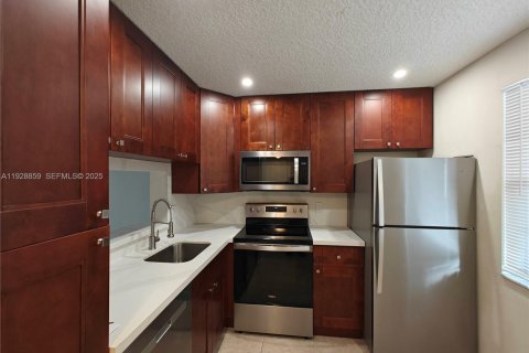 Снять в аренду кондоминиум в Корал-Спрингс, Флорида 1 спальня, 57.6м2, № 1992238 - фото 1