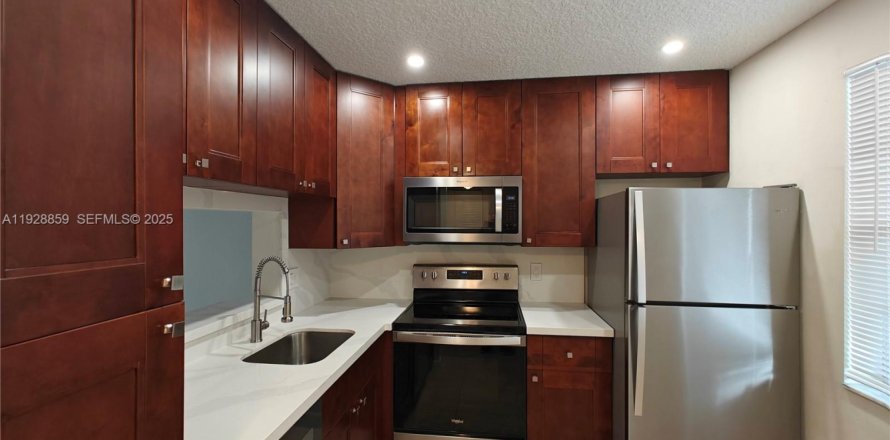 Кондоминиум с 1 спальней в Корал-Спрингс, Флорида № 1992238