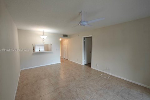 Снять в аренду кондоминиум в Корал-Спрингс, Флорида 1 спальня, 57.6м2, № 1992238 - фото 21