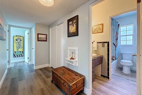 House in Saint Petersburg, Florida 3 bedrooms, 125.98 sq.m. № 1885527 - photo 8