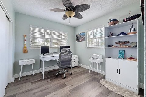 House in Saint Petersburg, Florida 3 bedrooms, 125.98 sq.m. № 1885527 - photo 10