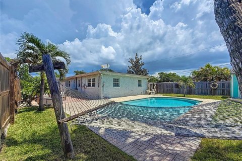 House in Saint Petersburg, Florida 3 bedrooms, 125.98 sq.m. № 1885527 - photo 17