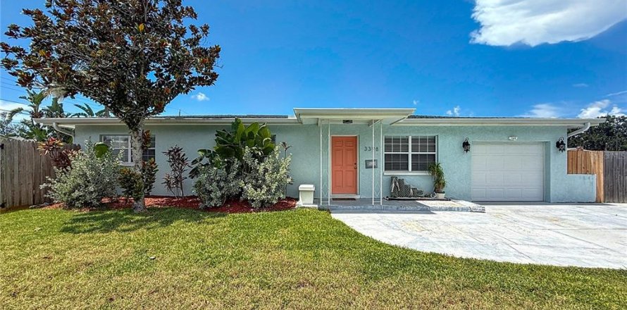 House in Saint Petersburg, Florida 3 bedrooms, 125.98 sq.m. № 1885527