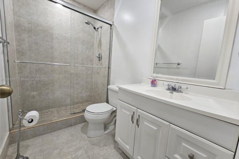 Casa en alquiler en Miami, Florida, 4 dormitorios, 139.17 m2 № 1890799 - foto 11