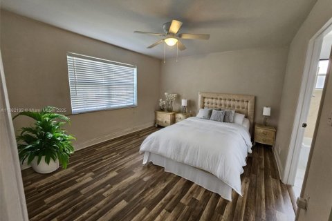 Casa en alquiler en Miami, Florida, 4 dormitorios, 139.17 m2 № 1890799 - foto 6