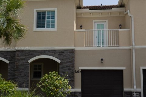 Townhouse in Hobe Sound, Florida 3 bedrooms, 165.55 sq.m. № 2392098 - photo 2