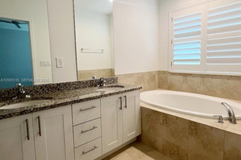 Townhouse in Hobe Sound, Florida 3 bedrooms, 165.55 sq.m. № 2392098 - photo 17
