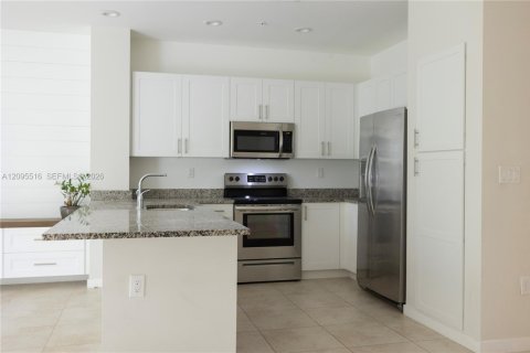 Townhouse in Hobe Sound, Florida 3 bedrooms, 165.55 sq.m. № 2392098 - photo 4