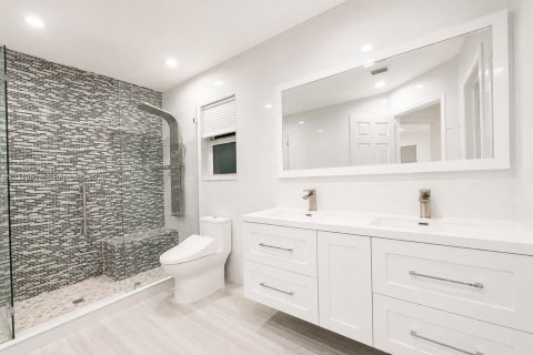 Villa ou maison à louer à Weston, Floride: 5 chambres, 318.28 m2 № 2168626 - photo 15