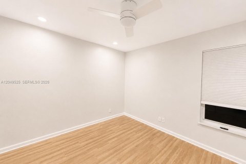Villa ou maison à louer à Weston, Floride: 5 chambres, 318.28 m2 № 2168626 - photo 12