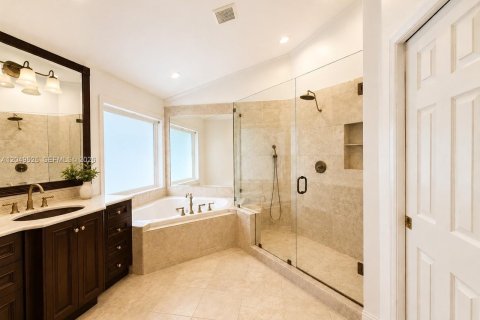 Villa ou maison à louer à Weston, Floride: 5 chambres, 318.28 m2 № 2168626 - photo 11