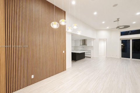 Villa ou maison à louer à Weston, Floride: 5 chambres, 318.28 m2 № 2168626 - photo 5