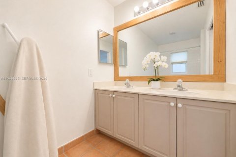 Villa ou maison à louer à Weston, Floride: 5 chambres, 318.28 m2 № 2168626 - photo 16