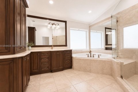 Villa ou maison à louer à Weston, Floride: 5 chambres, 318.28 m2 № 2168626 - photo 9