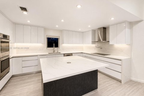 Villa ou maison à louer à Weston, Floride: 5 chambres, 318.28 m2 № 2168626 - photo 2