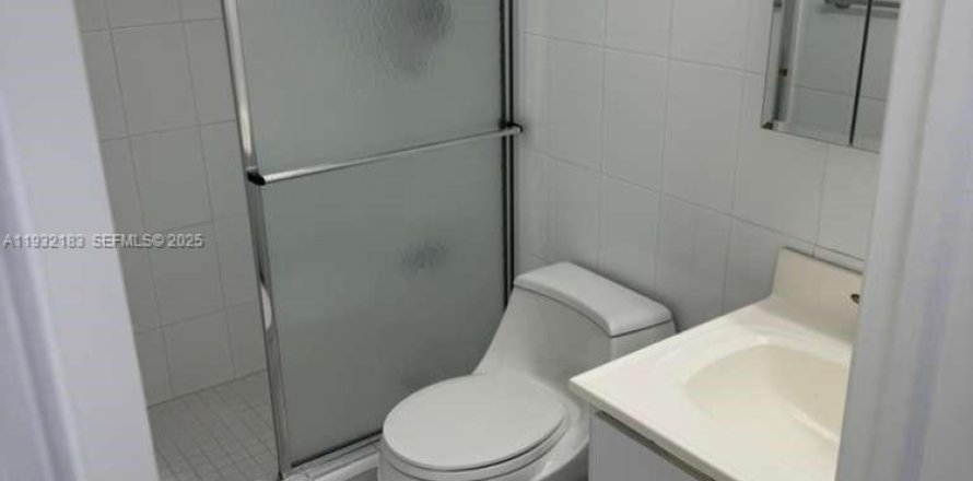 Condominio en Miami, Florida, 2 dormitorios  № 1992077