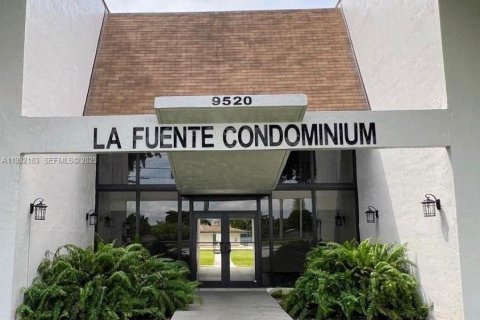 Condominio en alquiler en Miami, Florida, 2 dormitorios, 77.85 m2 № 1992077 - foto 14